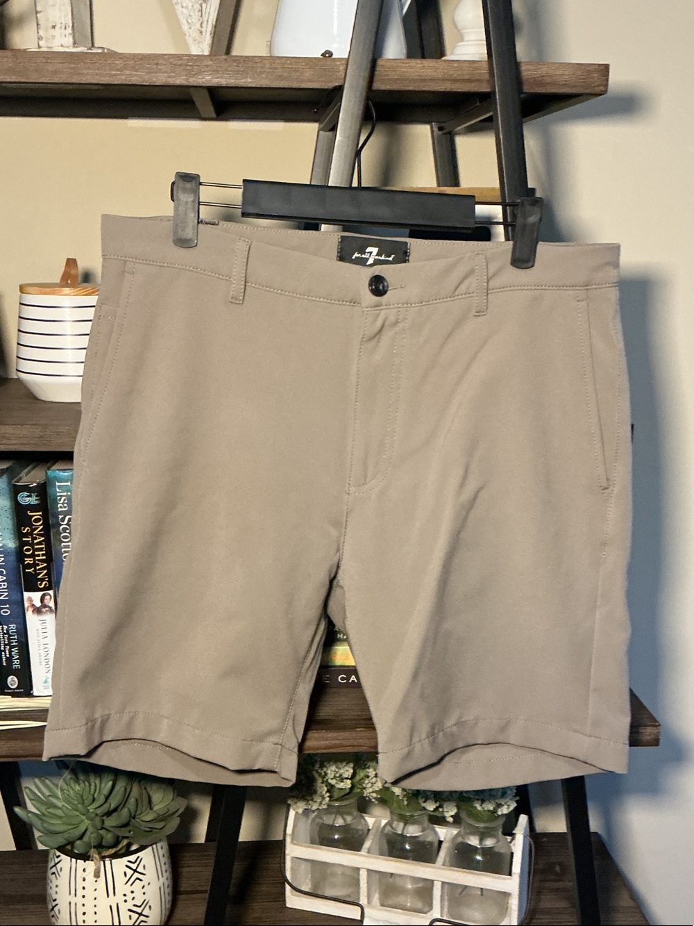 7 For All Mankind Men’s Flat Front Shorts in Taupe Size 32